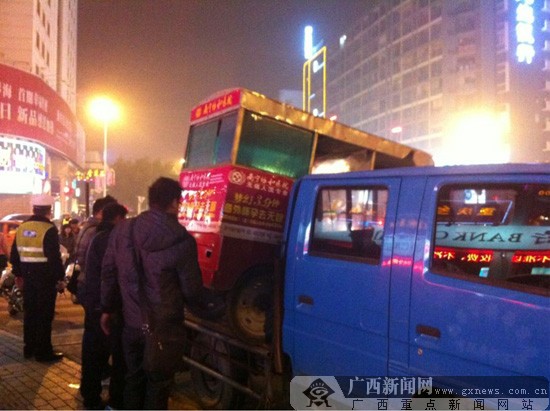 南宁交警开展整治酒驾毒驾违法行动统一行动