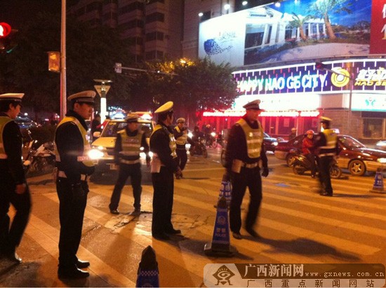 南宁交警开展整治酒驾毒驾违法行动统一行动