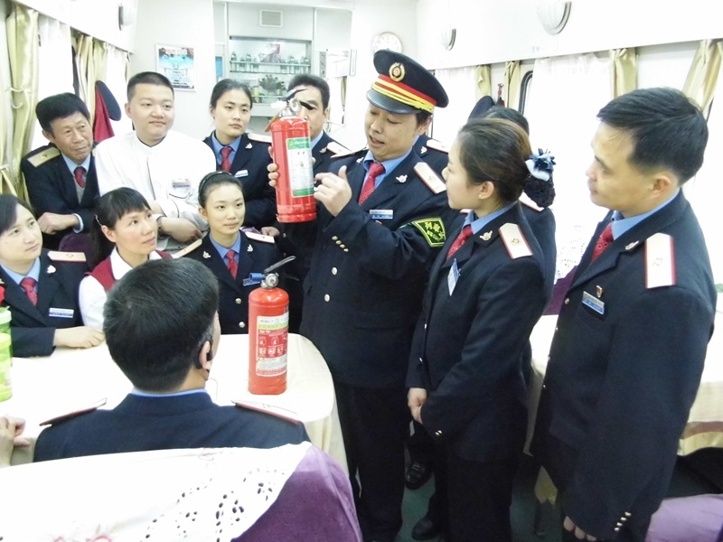 1月25日，南宁客运段合肥车队对参加春运的新老职工进行消防培训。