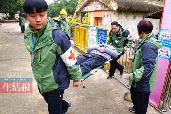 南宁动物园过山车高空遇险？原是应急演练(组图)