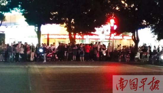 南宁一些地下人行通道遭冷落 宁等红绿灯不走地下