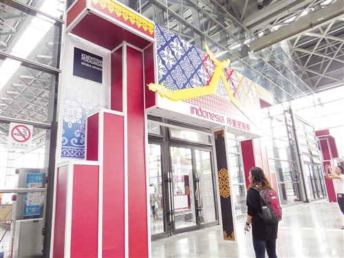 东盟展品陆续进场摆放到位 各国展馆凸显本国风情