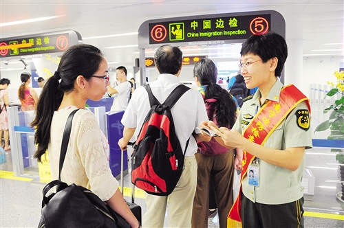 南宁吴圩国际机场迎来“两会”首批入境客流高峰