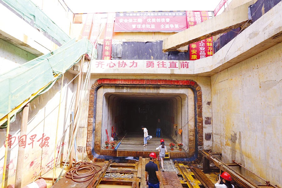 好消息!南宁地铁1号线南湖站出入口过街通道贯通