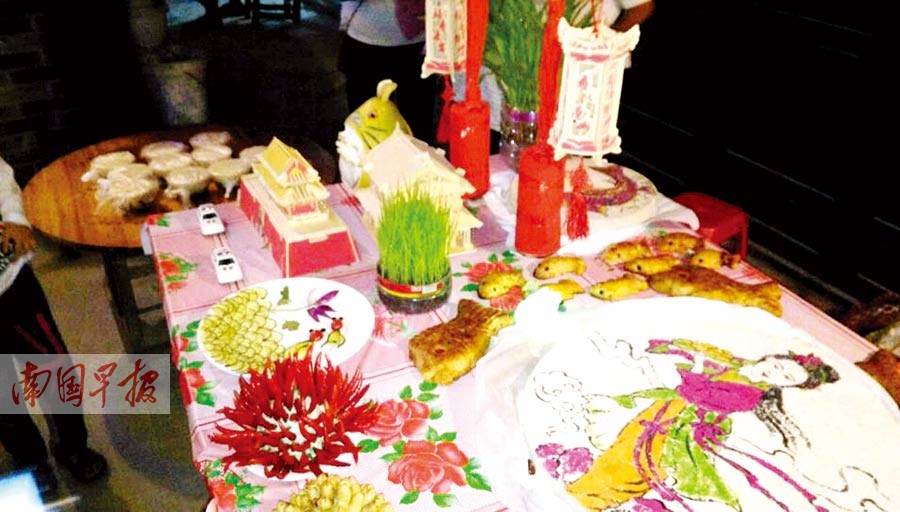 高清：明月照邕城中秋情更浓 市民赏月不亦乐乎